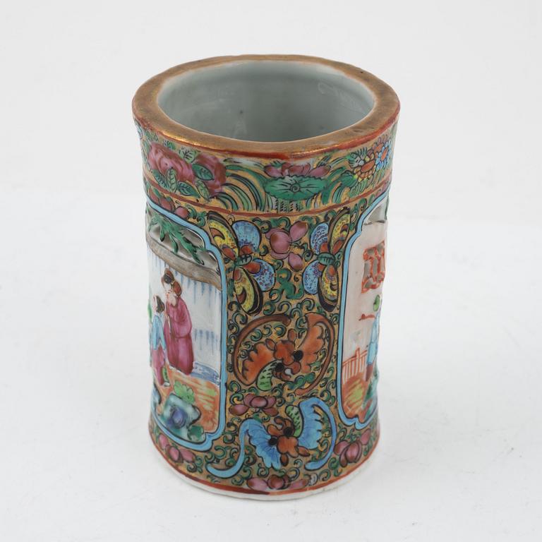 A pierced Chinese Canton vase, 19th century.