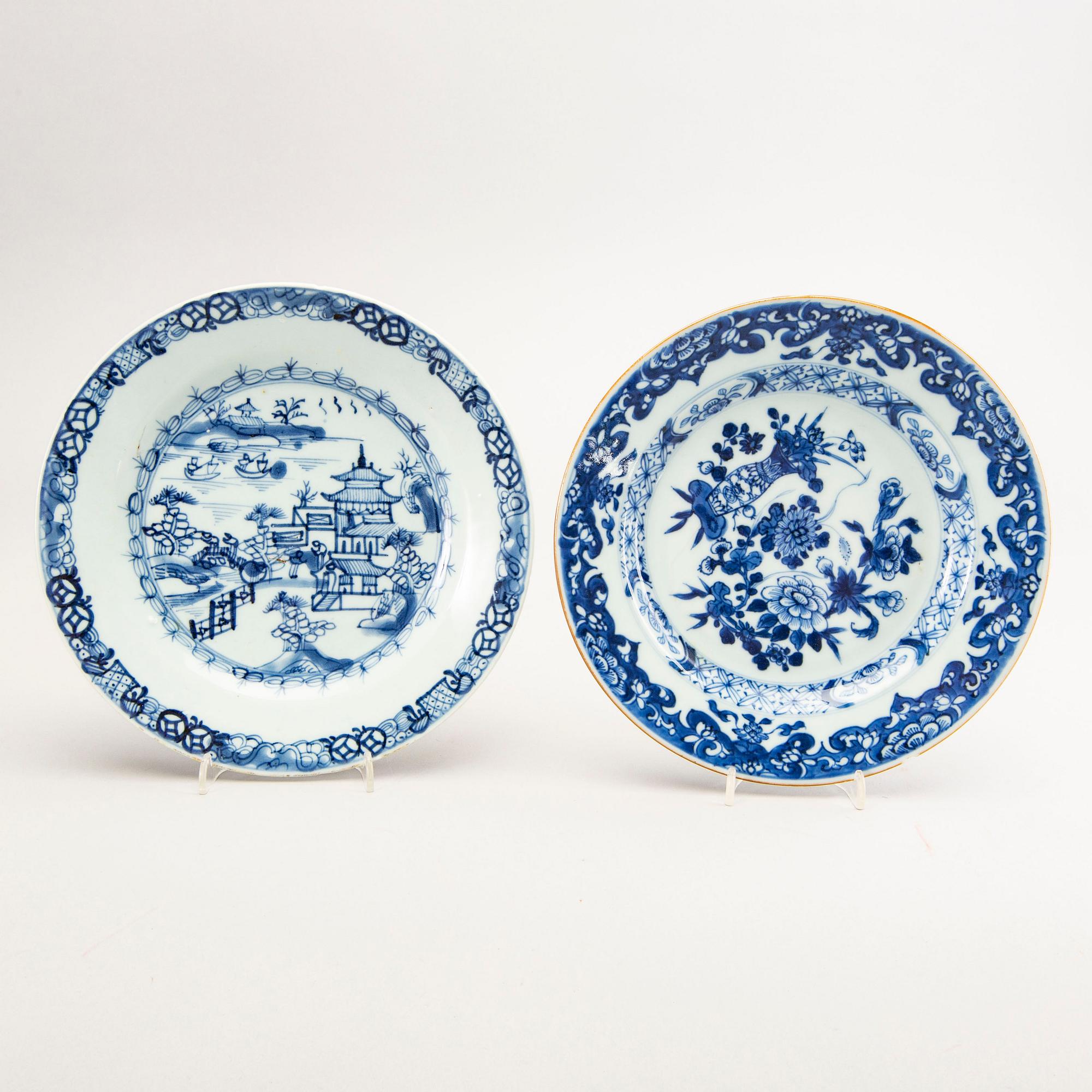 A set of ten different Chinese porcelain plates 18/19th century.
