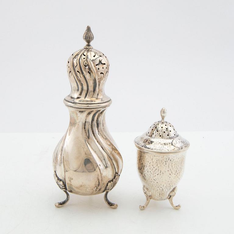 Ströare 2 st silver K Andersson Stockholm 1925 samt importstämplar.