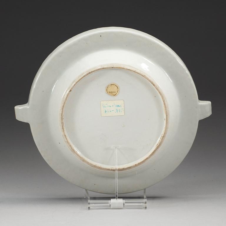 A famille rose 'Rockefeller' pattern varm water dish, Qianlong (1736-95).