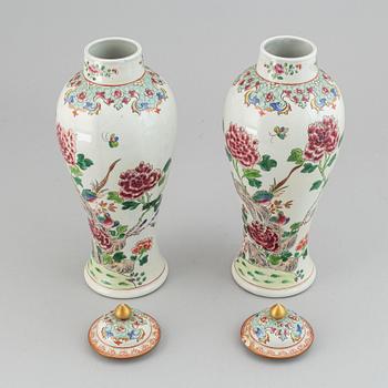 A pair of French Famille rose Samson vases with covers, end of 19th Century.