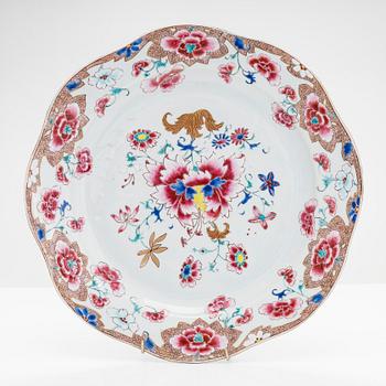 A Chinese 18th-century porcelain dish.