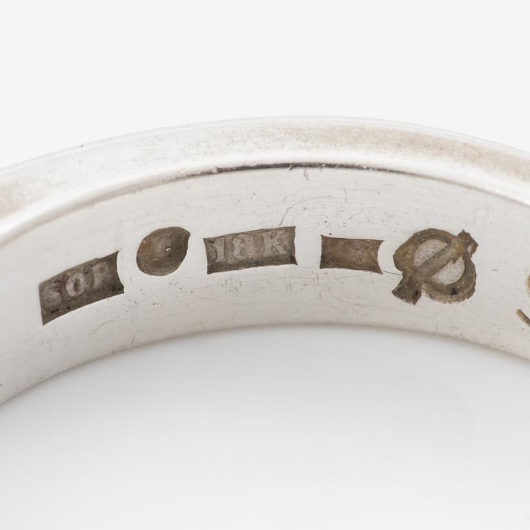 Three rings, 18K white gold with brilliant-cut and princess-cut diamonds.
