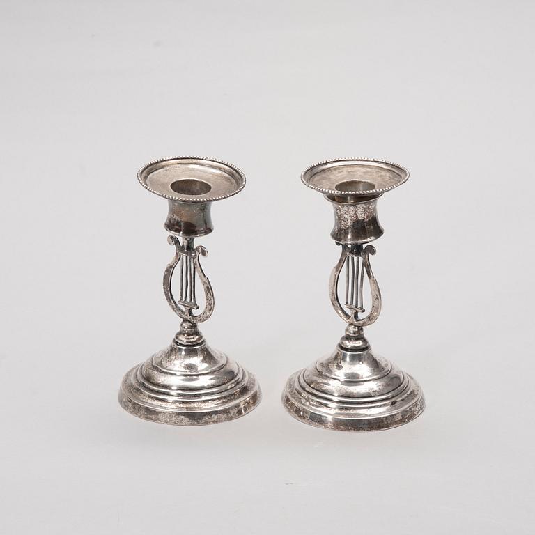 LJUSSTAKAR, ett par, silver, Jafet Knuuttinen (1857-1898), Kuopio 1860. Vikt 162,8 g.