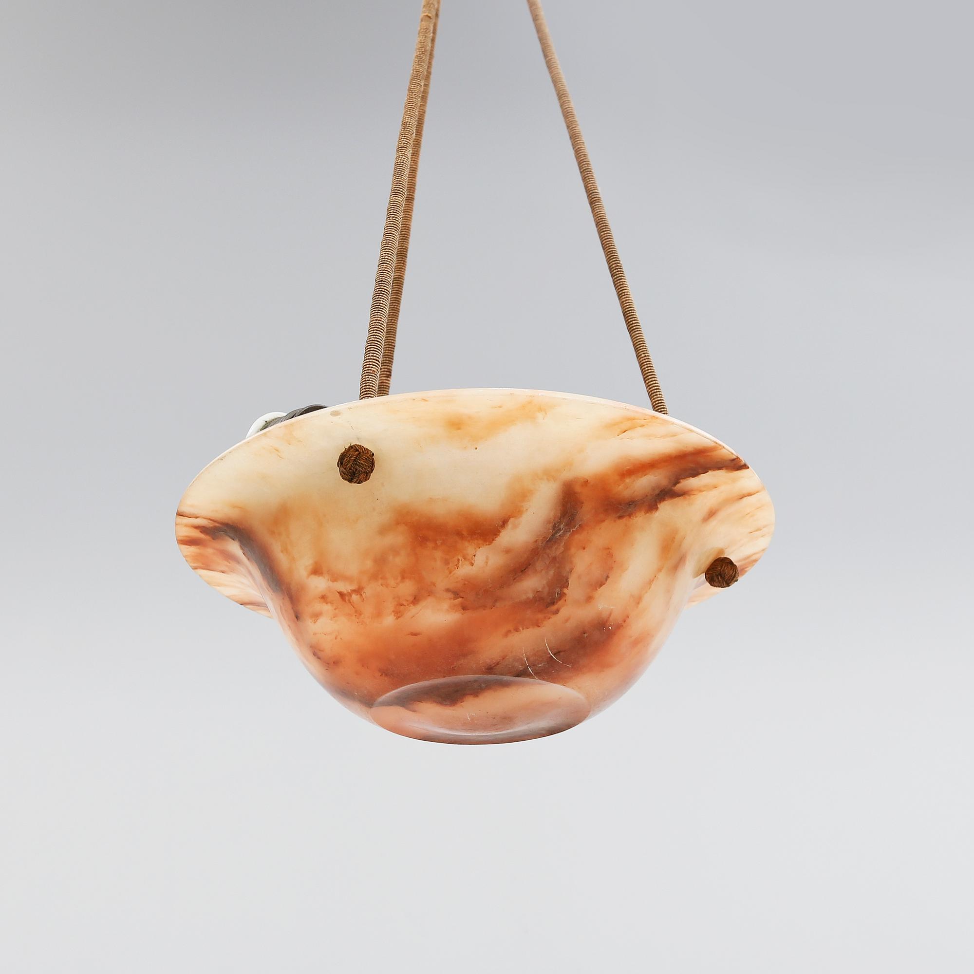 TAKAMPEL, alabaster, 1900-talets första hälft.
