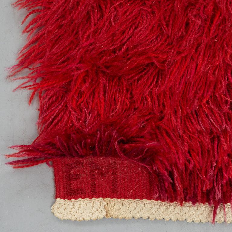 Edna Martin, a carpet, knotted pile, ca 262,5 x 94-97 cm, signed EM HAV (Edna Martin, Handarbetets Vänner).