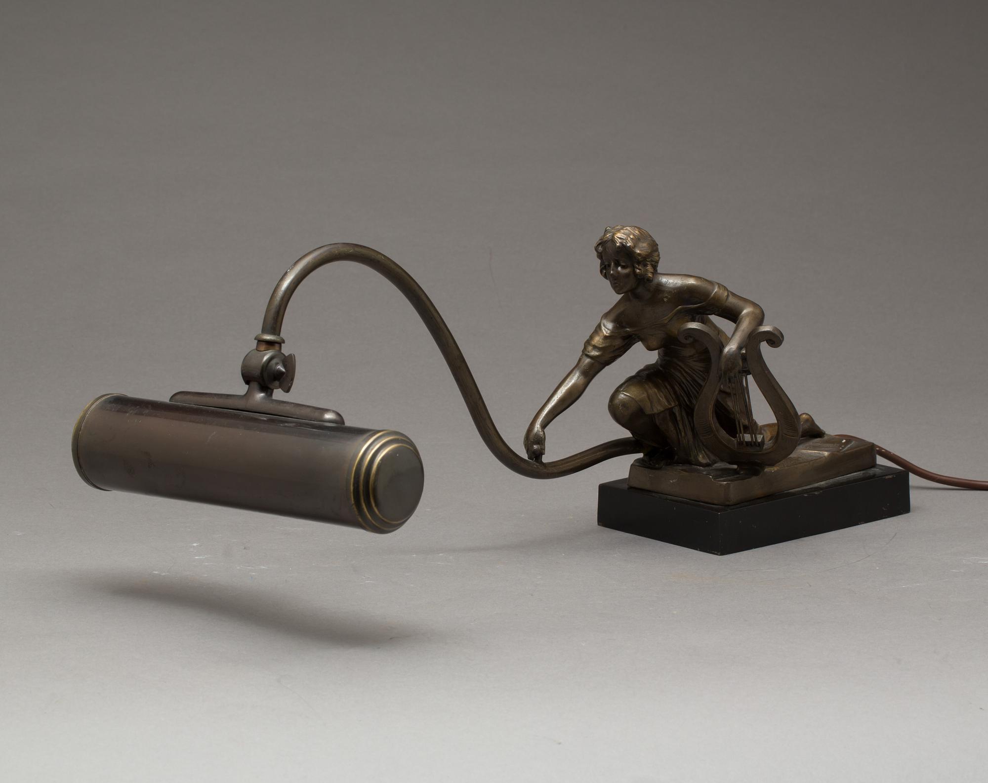 BORDSLAMPA/PIANOLAMPA, 1900-talets första hälft.