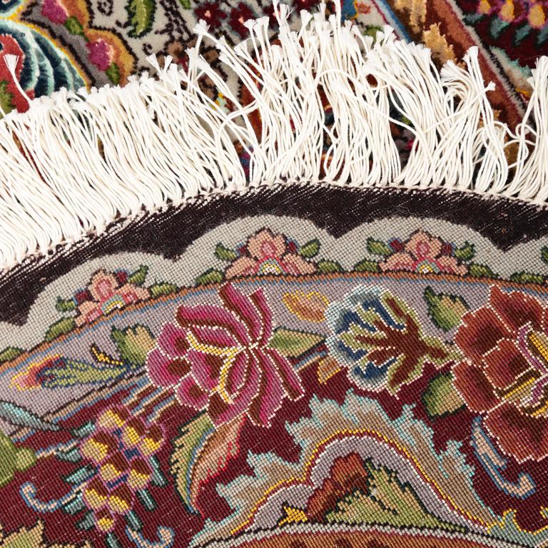 MATTA, Täbris, part silk, ca 150 x 102 cm.
