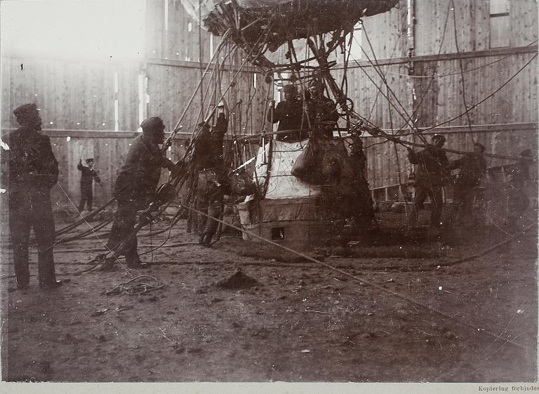 G & H HASSELBLAD, 4 st fotografier från Andrées polarexpedition 1897.