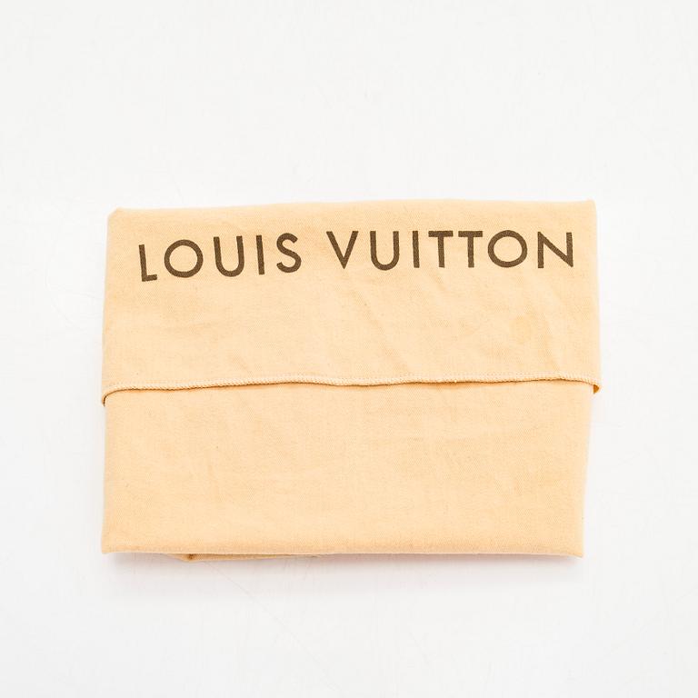 Louis Vuitton, A leather 'Suhali Lockit' handbag.