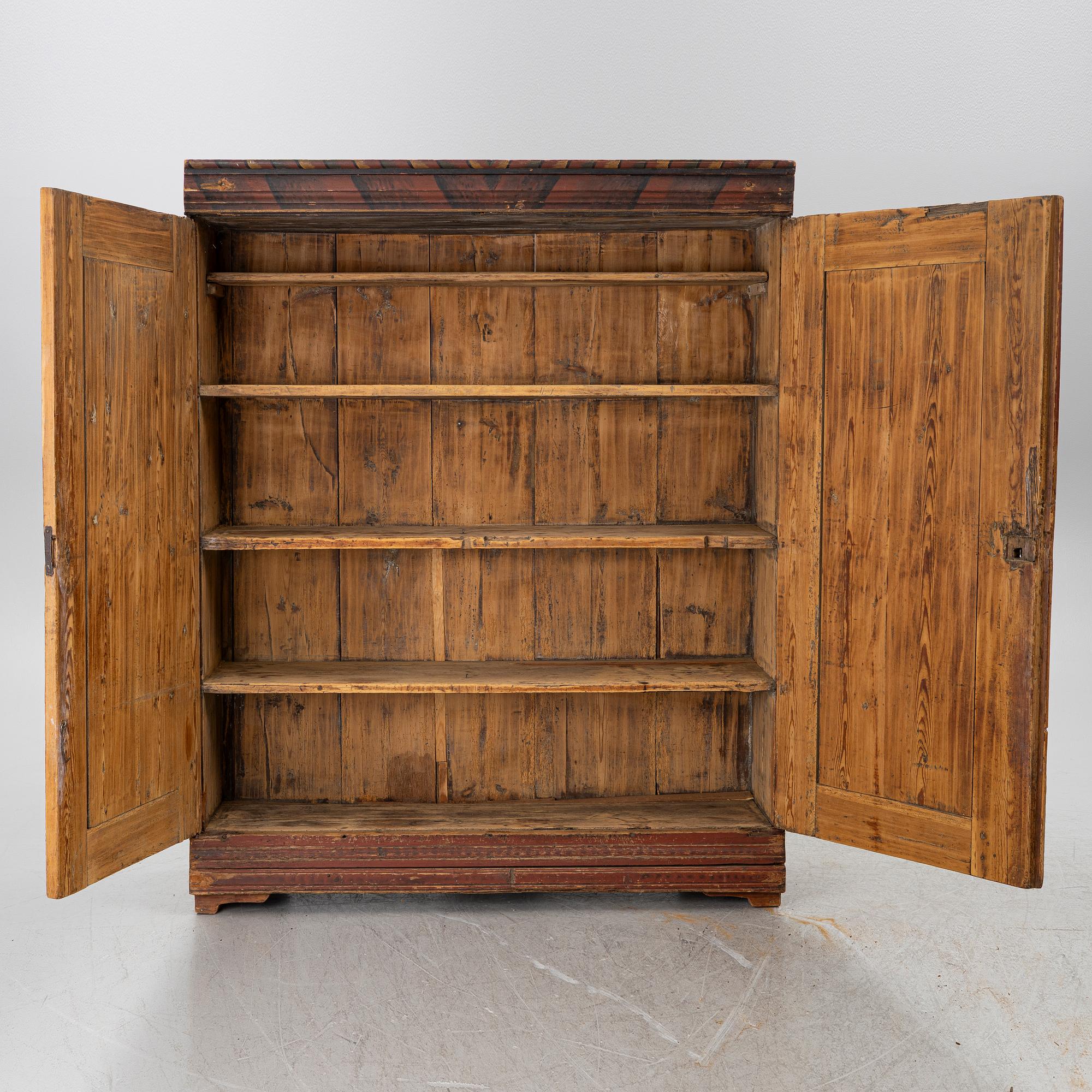 A cabinet, 19th century.