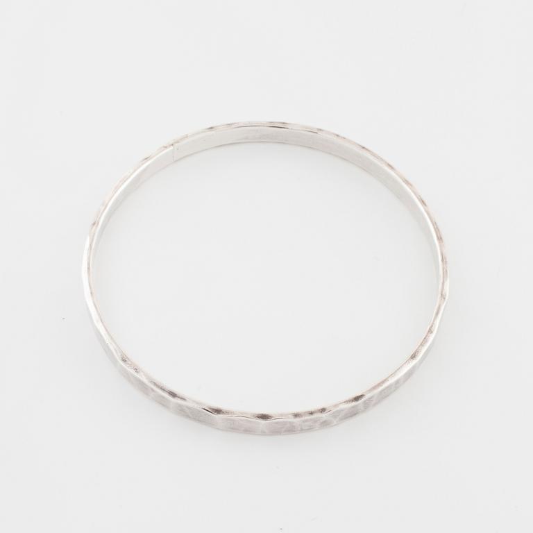 GÖRAN KUHLIN, Göteborg, 1990, en armring.