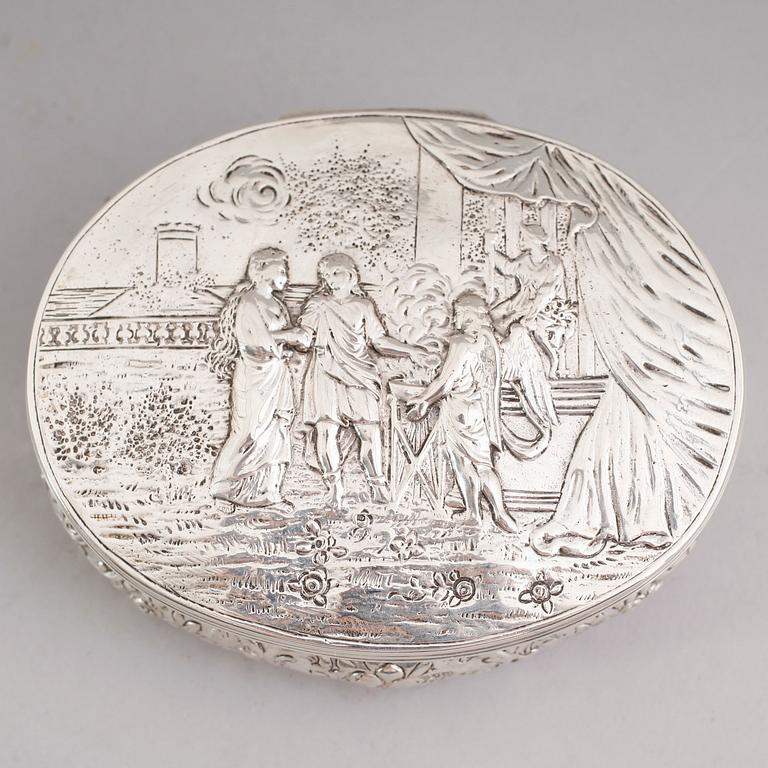 DOSA, silver, franska stämplar, sannolikt 1800-tal. Vikt ca 164 gram.