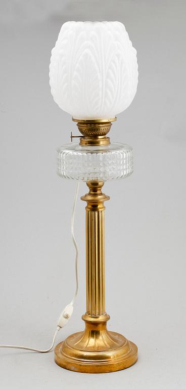 BORDSFOTOGENLAMPA, mässing, gustaviansk stil, 1900-talets första hälft.