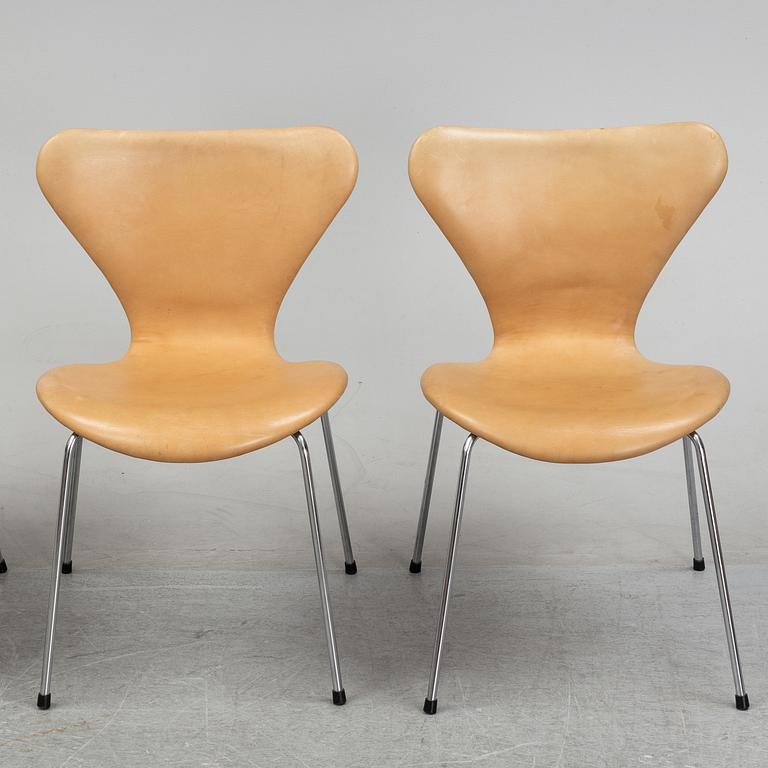 Arne Jacobsen, stolar, 4 st, "Sjuan", Fritz Hansen, 1900-talets andra hälft.