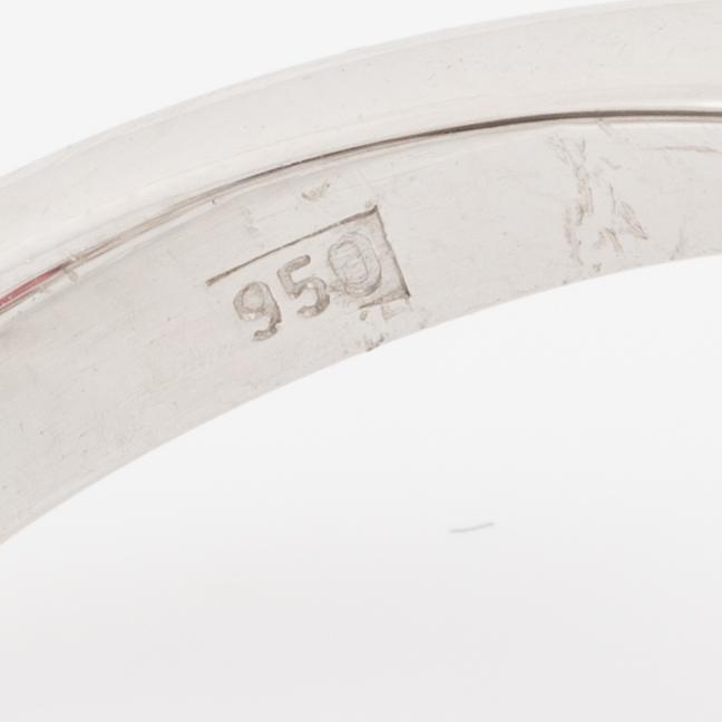 Ring, platina med grön och rosa turmalin och navettslipade diamanter.