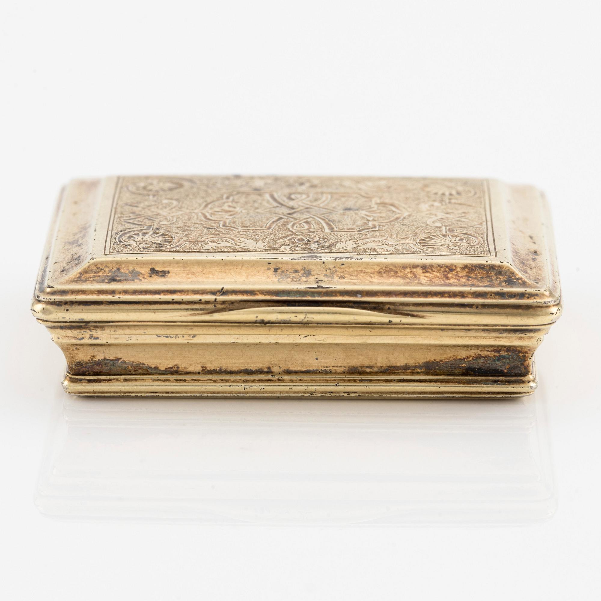Conrad Gadd, förgyllt silver, snusdosa med sked, Kristianstad 1725-1750 (1752). Régance.