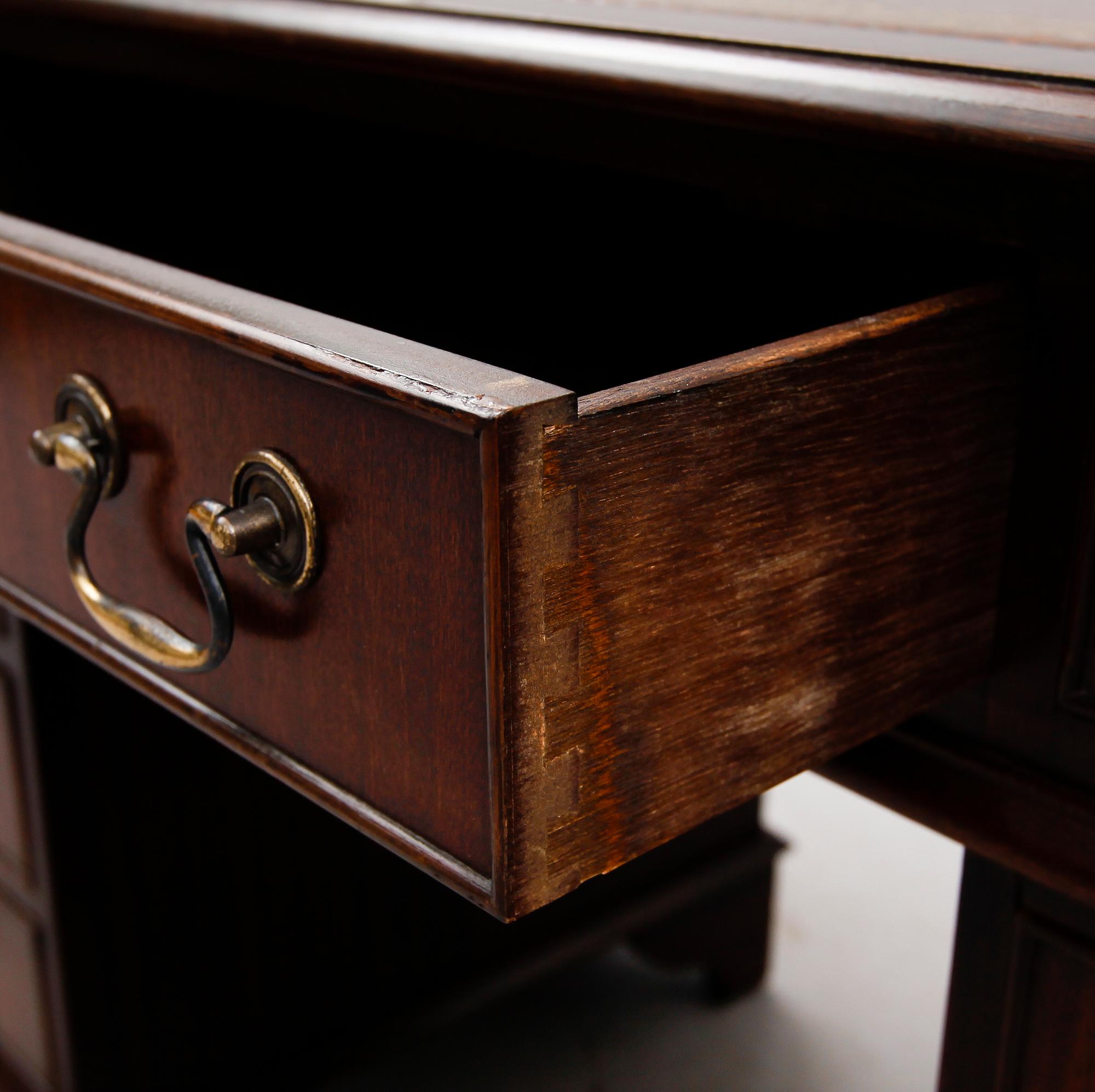 HURTSSKRIVBORD, England, 1900-talets andra hälft.