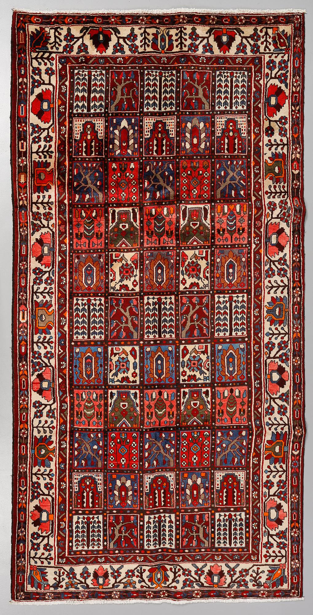 MATTA, Bachtiari, sent 1900-tal, ca 315x160 cm.