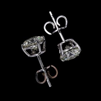 EARSTUDS, brilliant cut diamonds, 1.05 cts and 1.03 cts acc. to HRD cert.