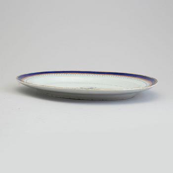 An underglaze blue and white and gilt platter, Qing dynasty, Jiaqing (1796-1820).
