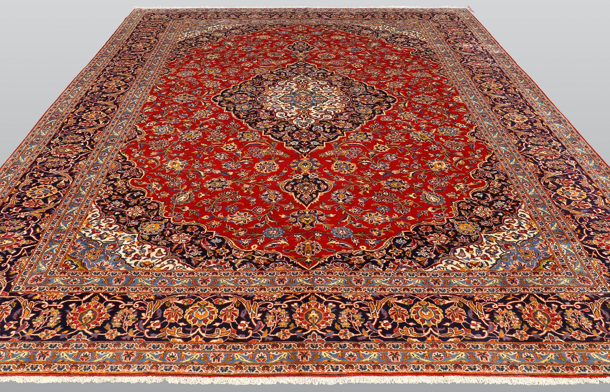 A carpet, Kashan, ca 460 x 308 cm.
