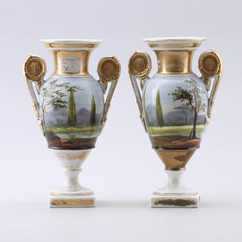 VASER, 1 par, porslin, empire, 1800-talets första hälft.