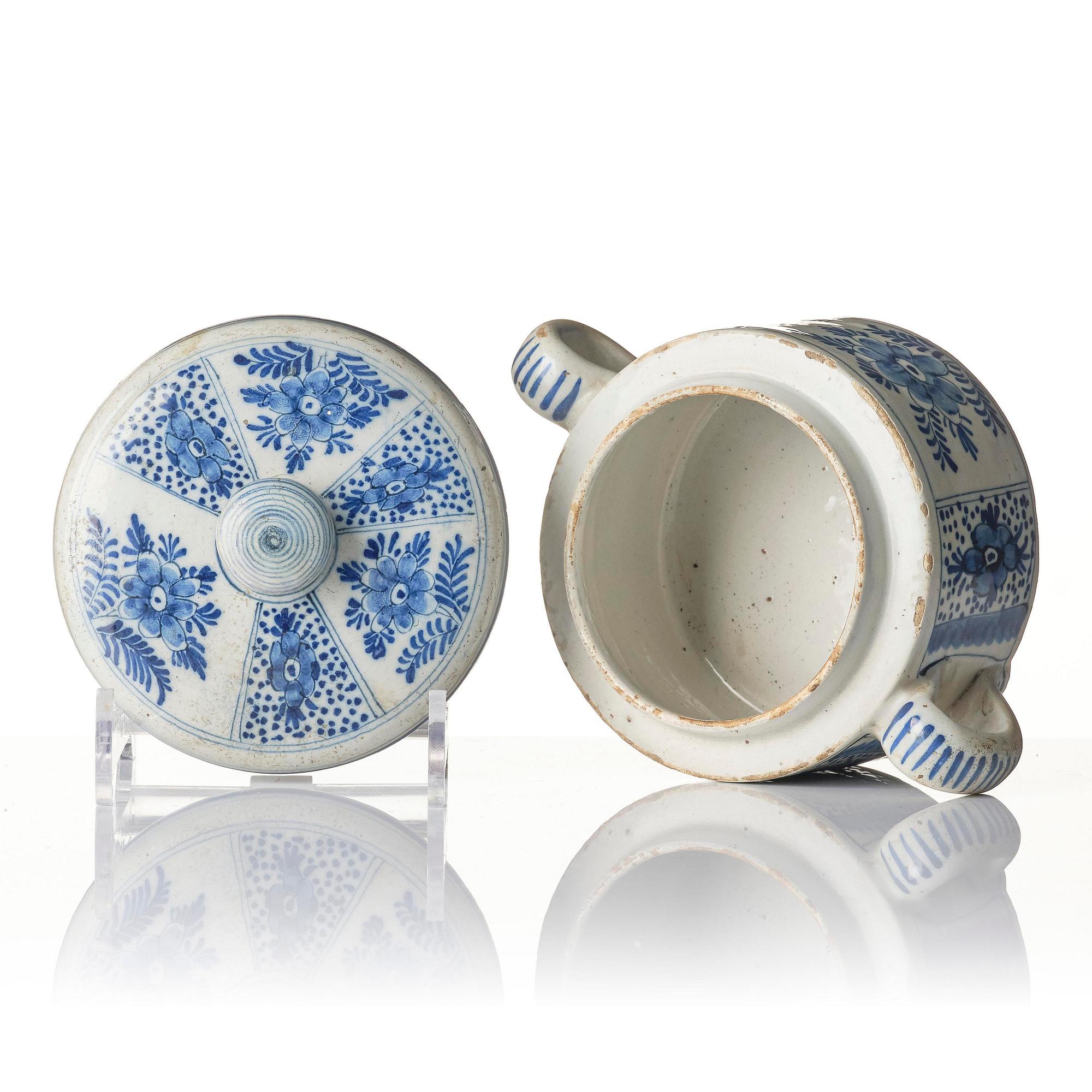 A Swedish Rörstrand butter tureen with cover, 18th century.