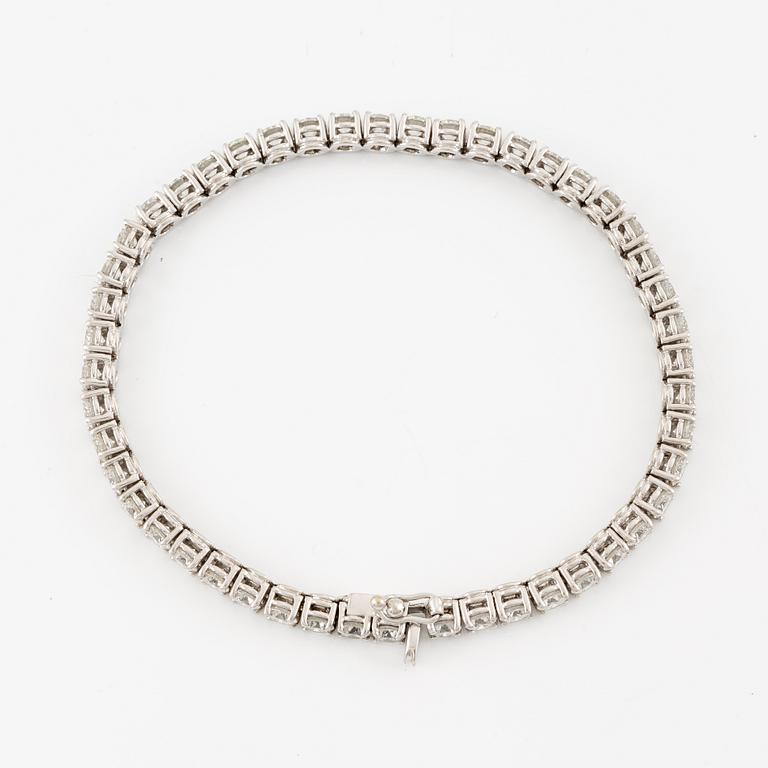 A tennis bracelet 18K white gold with round brilliant-cut diamonds.