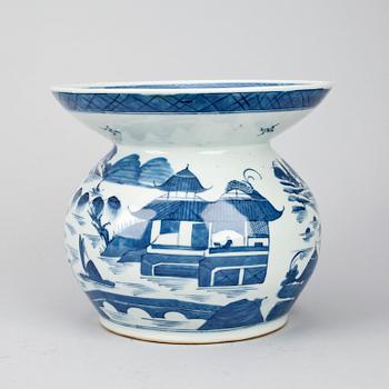 SPOTTKOPP, porslin, Kina, 1800-tal.