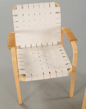 ALVAR AALTO, ett par karmstolar, modell 45, 2000-tal.