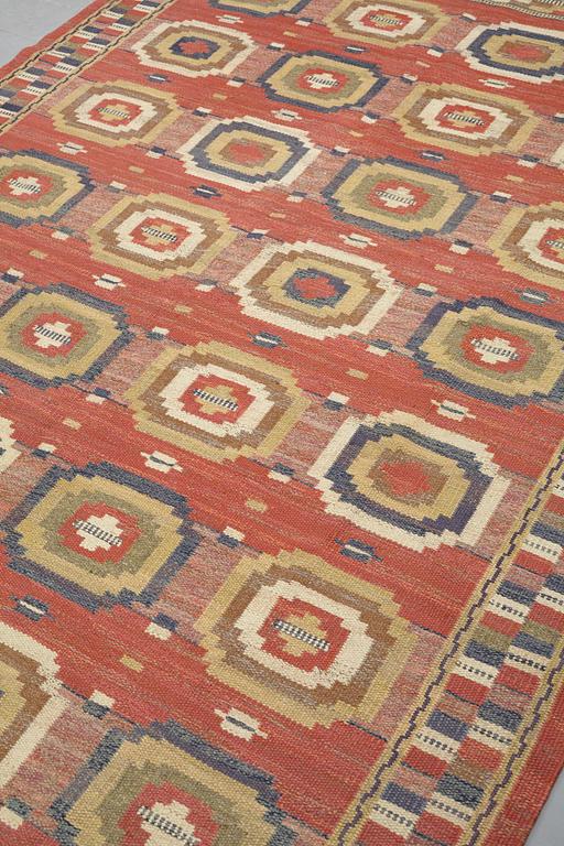 Märta Måås-Fjetterström, matta, "Röda åttan", rölakan, ca 295-297 x 205,5-209 cm, signerad MMF.