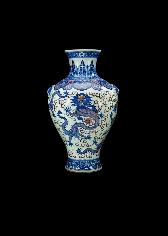 A large blue and white and red dragon vase, Qing dynasty, with Qianlong seal mark.