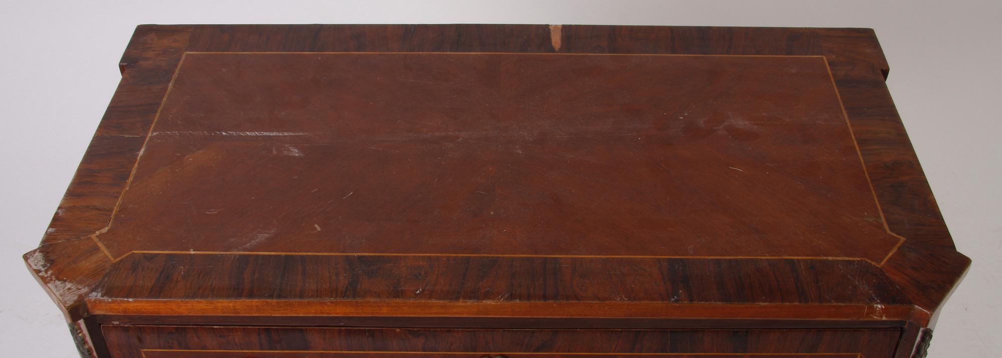 BYRÅ, gustaviansk stil. bla. Mahogny.