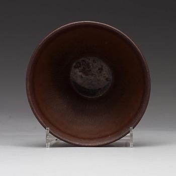 A brown and black glazed temmoku bowl, Song dynasty (960-1279).