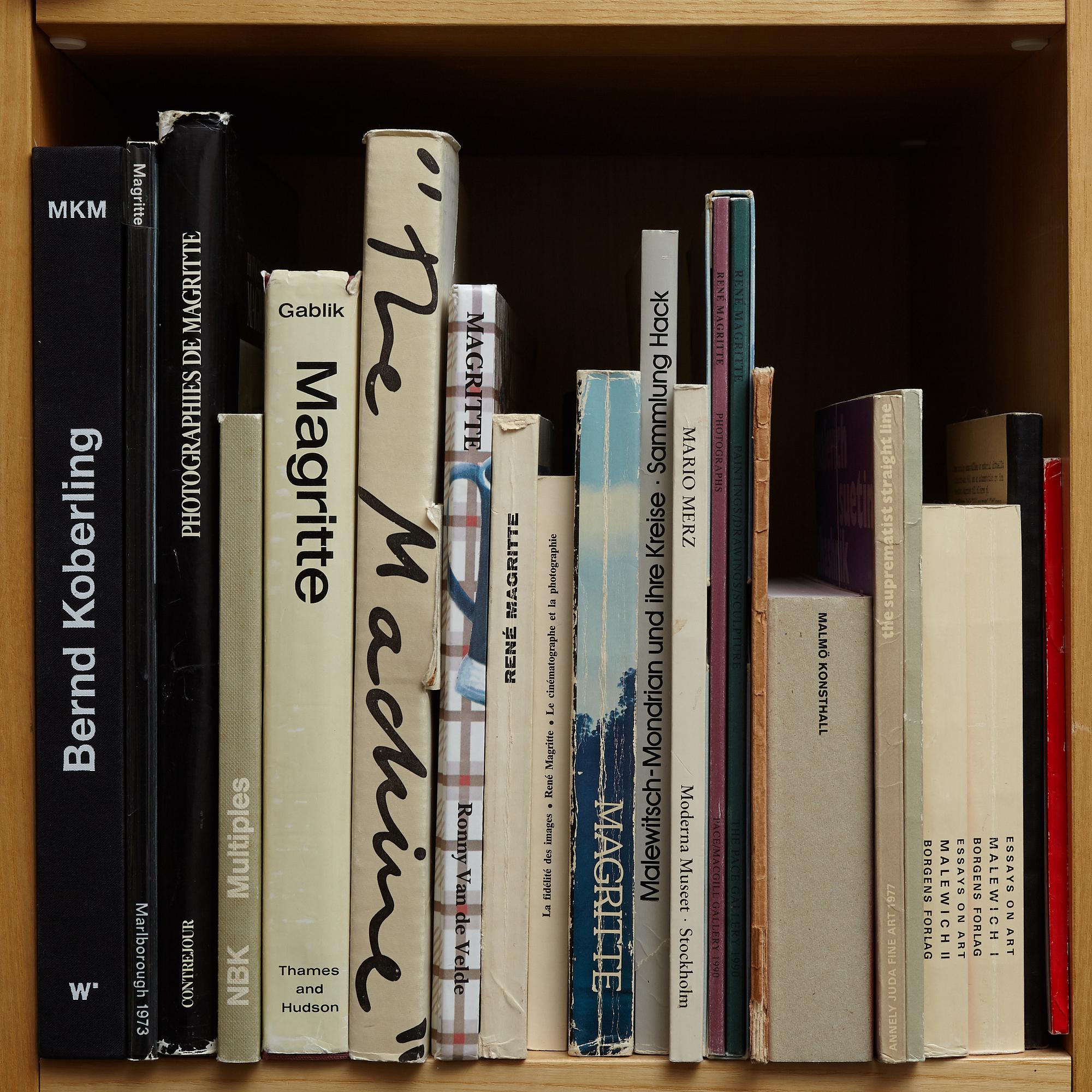 Björn Springfeldt's art library.