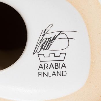 Howard Smith, figuriineja, 3 kpl, keramiikkaa, sarjasta Parvi, Arabia 1900-luvun loppu.