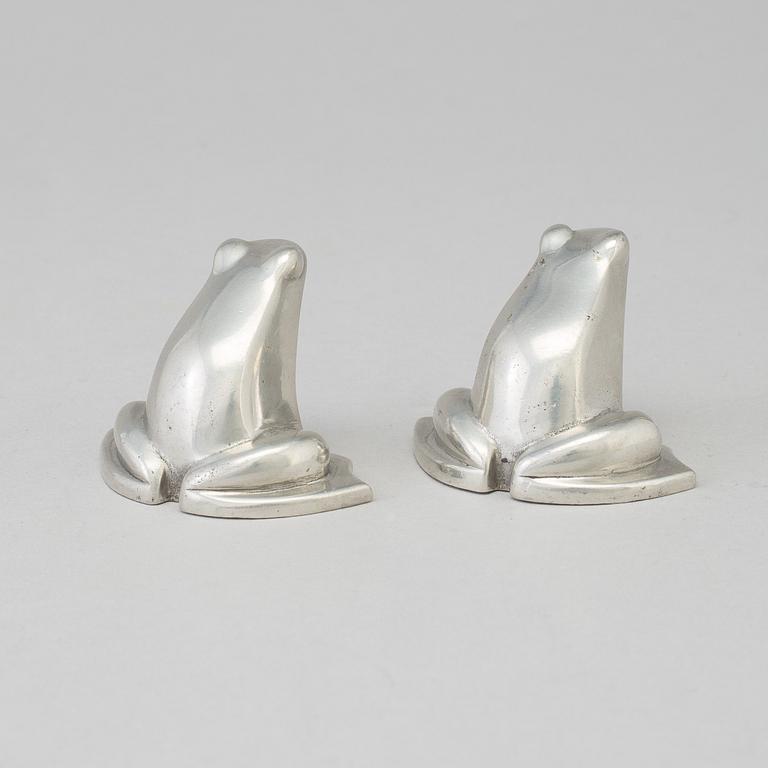 a pair of tin sculptures by Gunnar Cyrén.