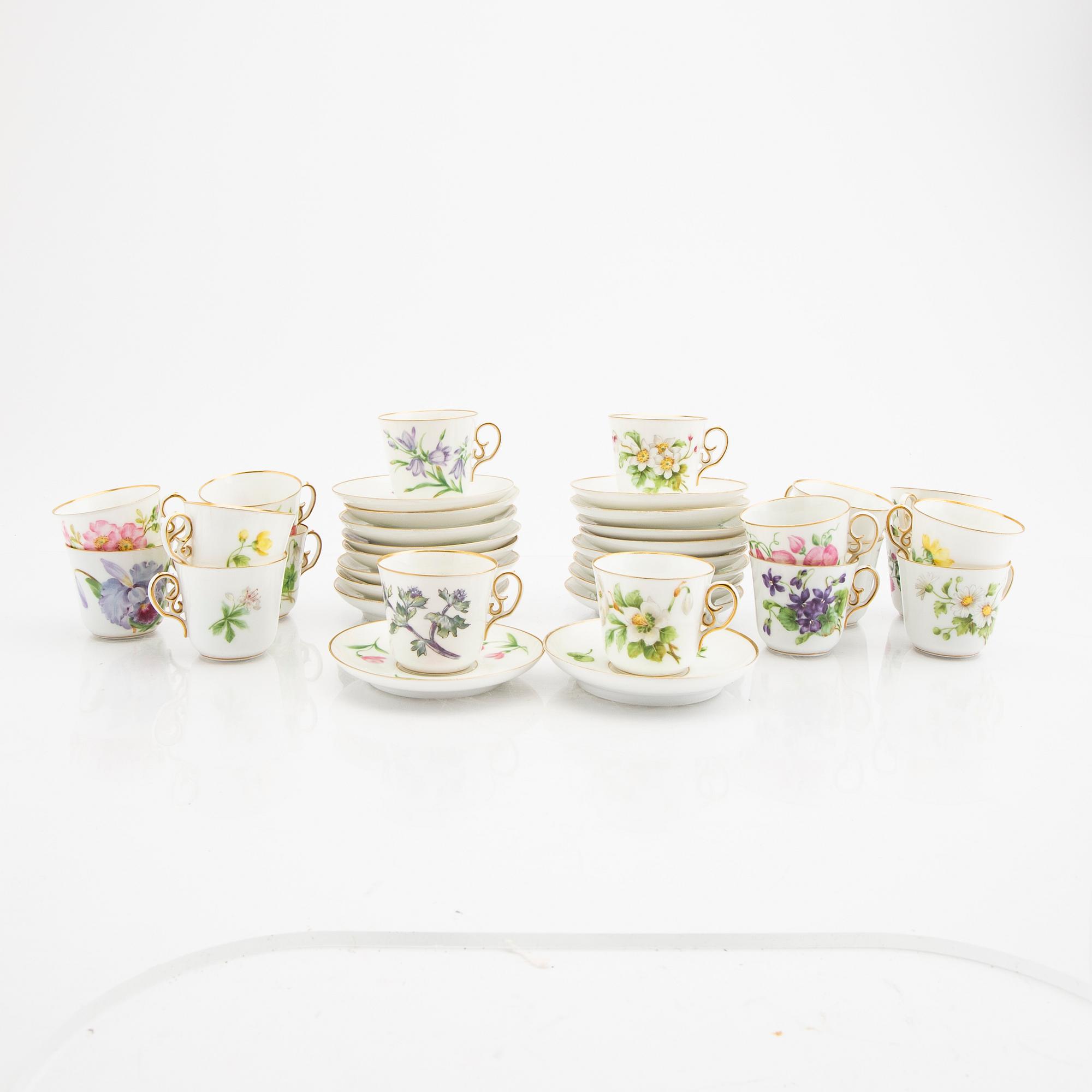 A handpanted Royal Copenhagen 18 pcs coffee service.