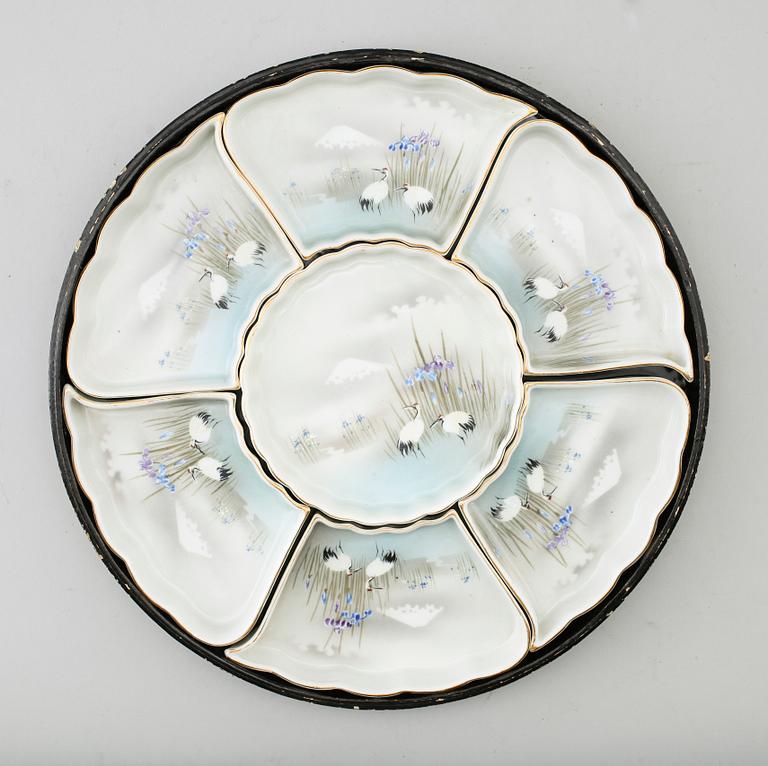 KABARET, porslin 7 delar, lackask, Japan, 1900-talets första hälft.