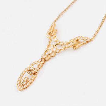 Collier 18K guld med runda briljantslipade diamanter.