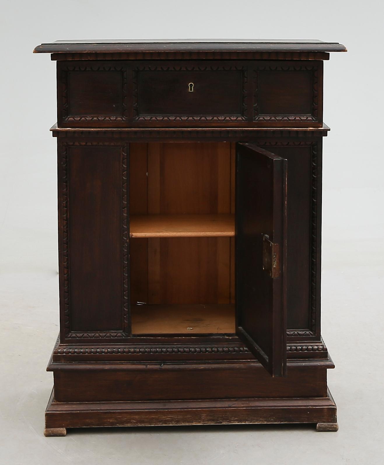 SKÅP, renässansstil, 1800-tal.
