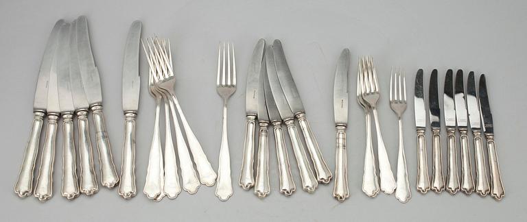 BESTICKUPPSÄTTNING, 64 delar, silver, Tyskland, 1900-talets första hälft. Tot. vikt. ca 3595 g.