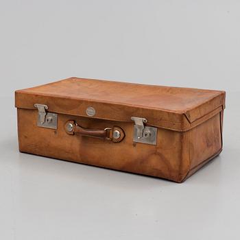 A 1920s J. Müller St Petersbourg Grande Morskaia, 18/8 leather suitcase.