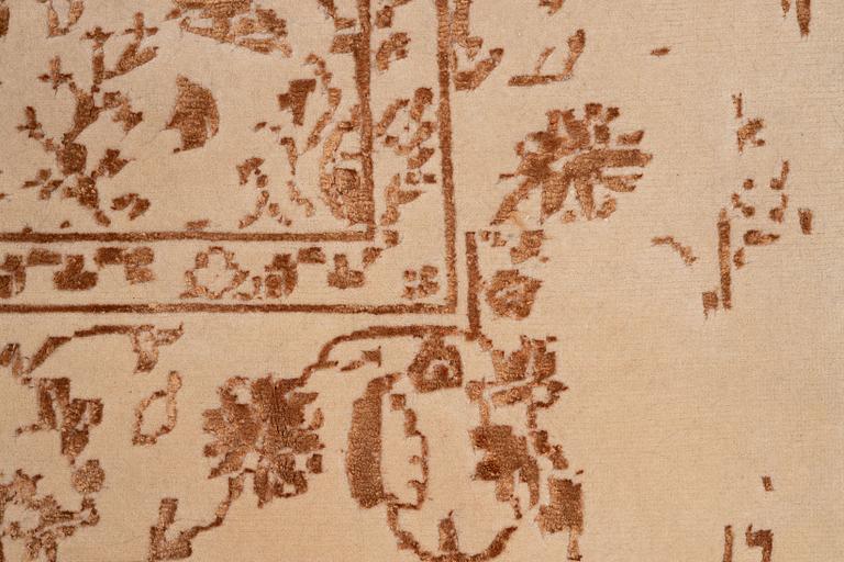 Rug, India, wool and so-called bamboo silk, approx. 299 x 204 cm.