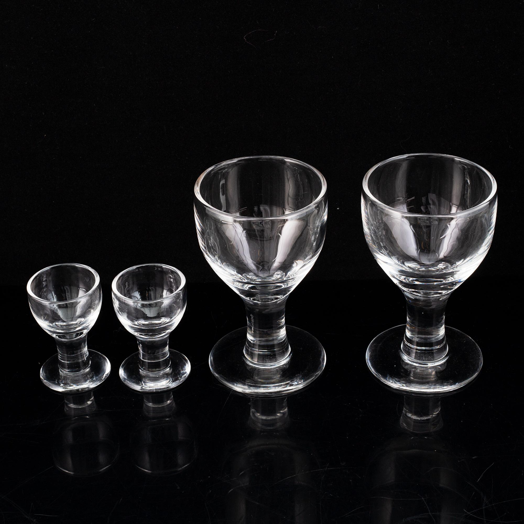 SIGNE PERSSON-MELIN, vinglas, 14 st, samt snapsglas, 11 st, "Ruben", Boda glasbruk 1960-70-tal.