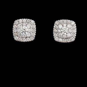 ÖRHÄNGEN, 1 par, 14 k vitguld, briljantslipade diamanter tot 0.66 ct.