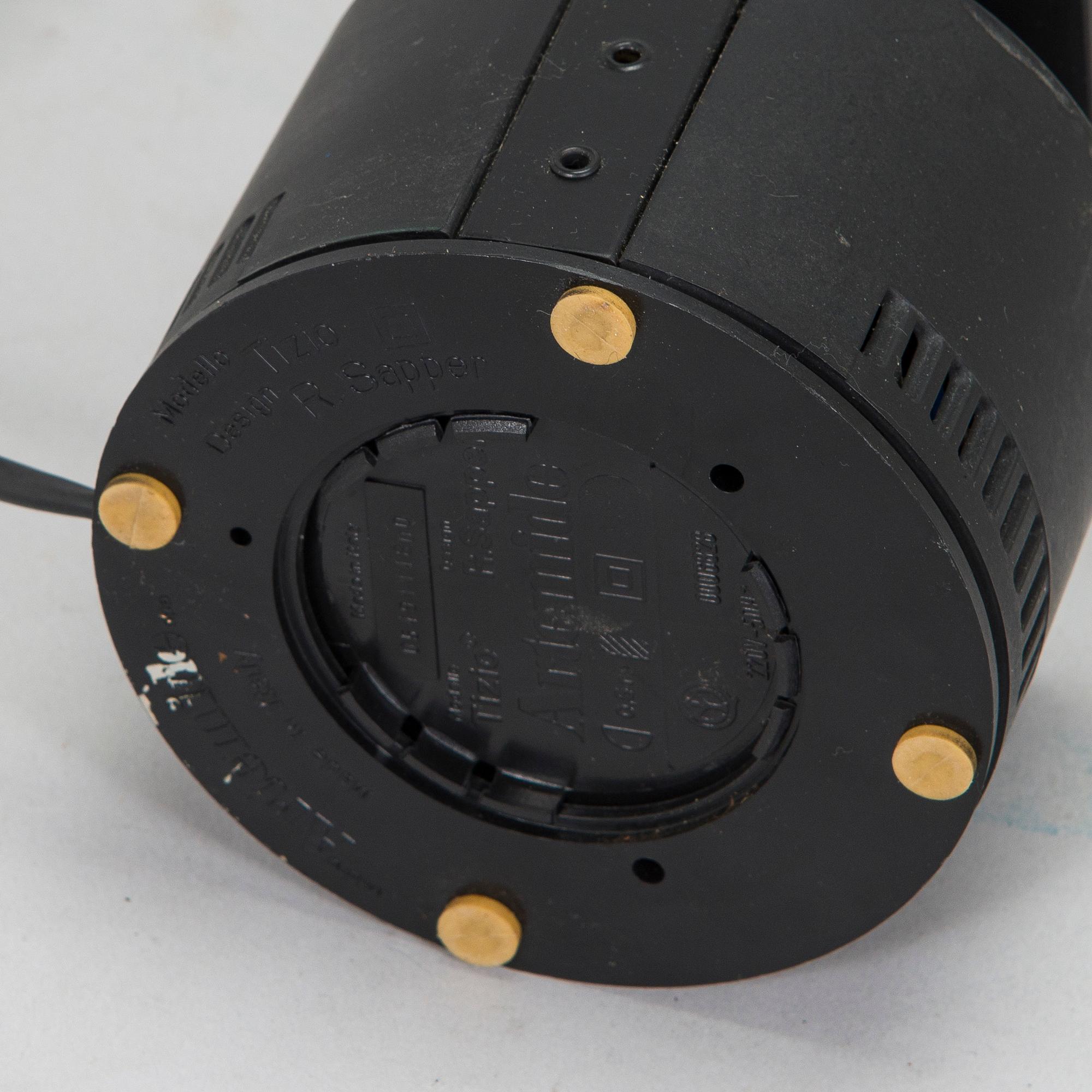 Richard Sapper, pöytävalaisinpari, "Tizio", Artemide, Italia.