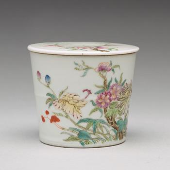 A famille rose jar with cover, Qing dynasty, Guangxu mark and period (1875-1908).