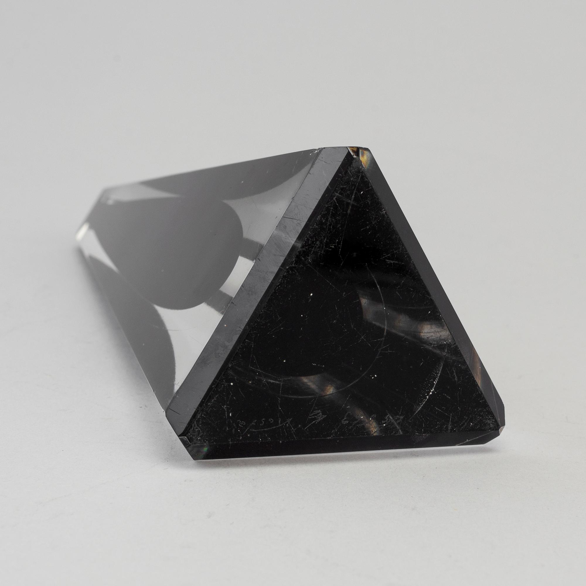 A Vicke Lindstrand glass vase, for KOsta, 1950s.